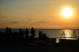 Waiting at Sagami Bay